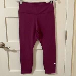 Nike One Magenta Medium Cropped Capri Length Legging Tight Fit Mid Rise Dri Fit